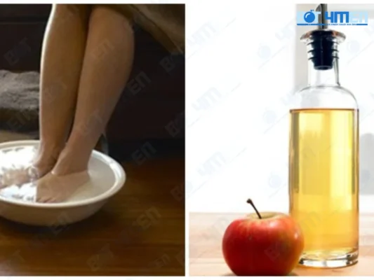 Dùng giấm táo khử hôi chân