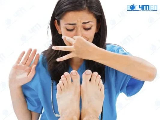 Gặp bác sĩ trị bệnh hôi chân