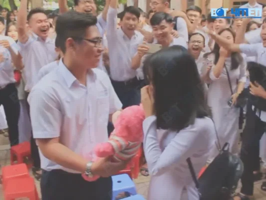Cách tỏ tình crush giữa đám đông