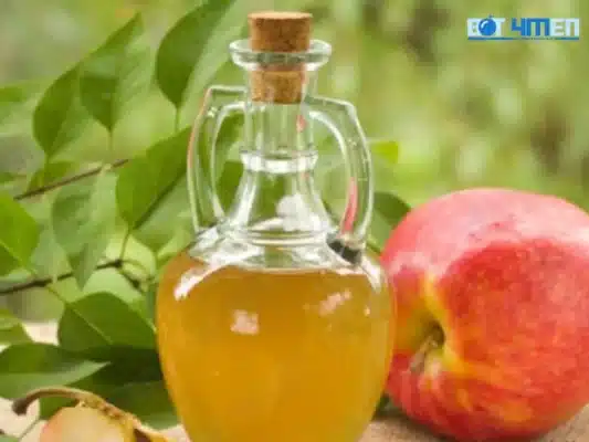 Ngâm tay với giấm táo